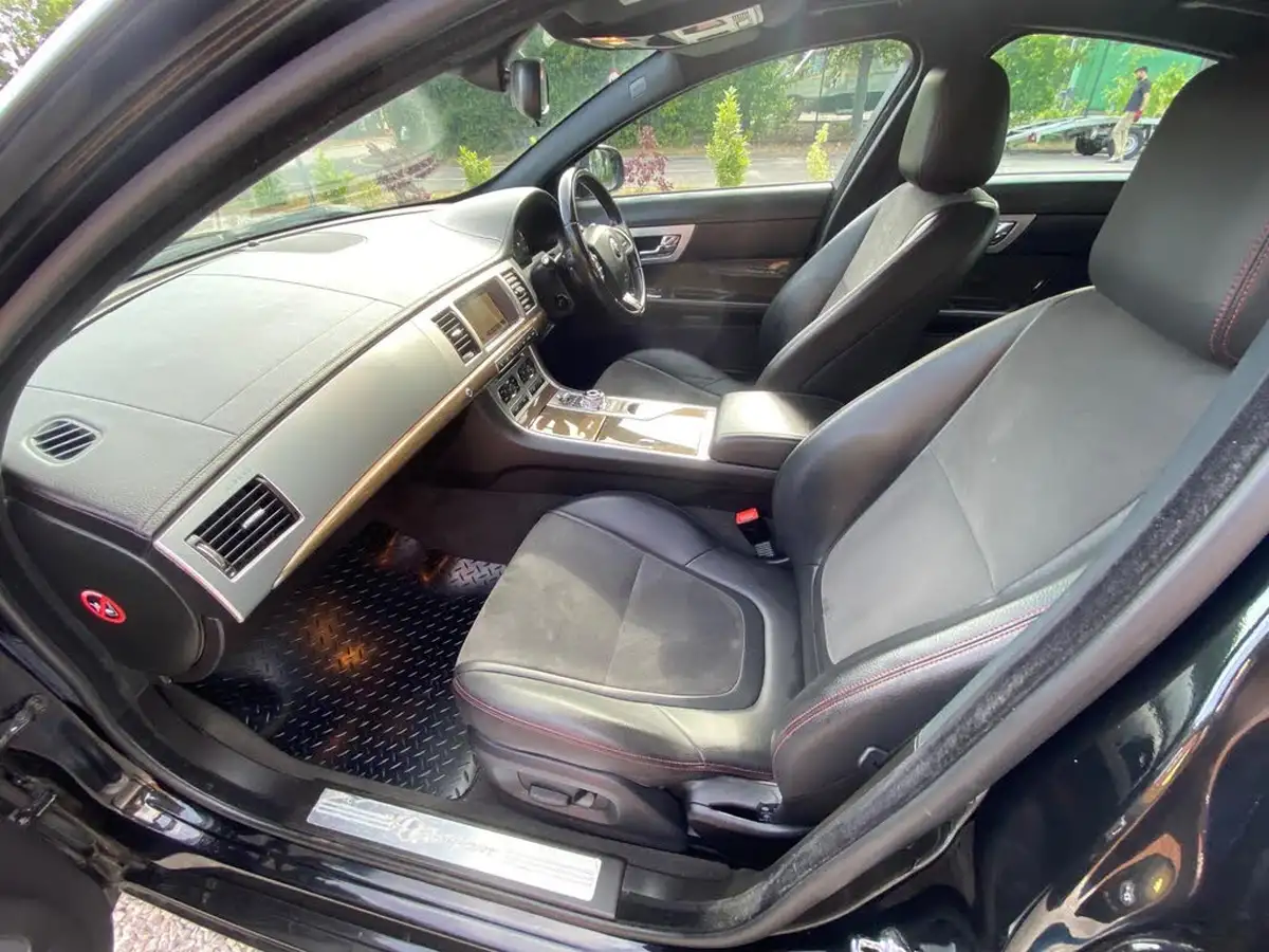 2014-jaguar-xf-22td-r-sport-200ps-saloon-4d-big-14
