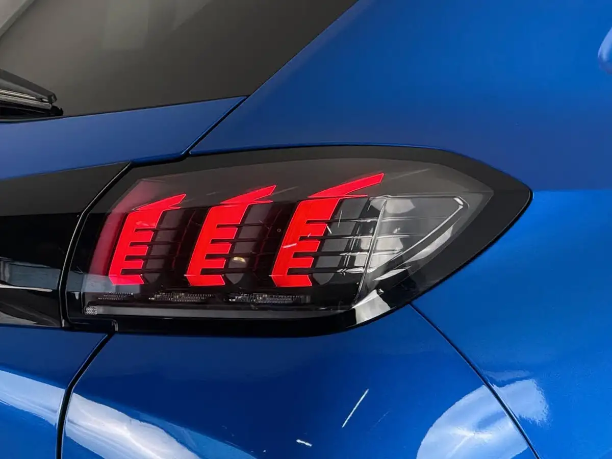 2020-peugeot-208-12-puretech-gt-line-100bhp-big-9
