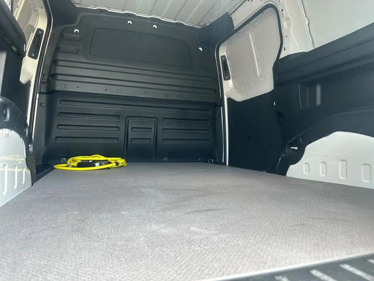 2024-volkswagen-id-buzz-cargo-e-commerce-plus-286ps-79kwh-big-11