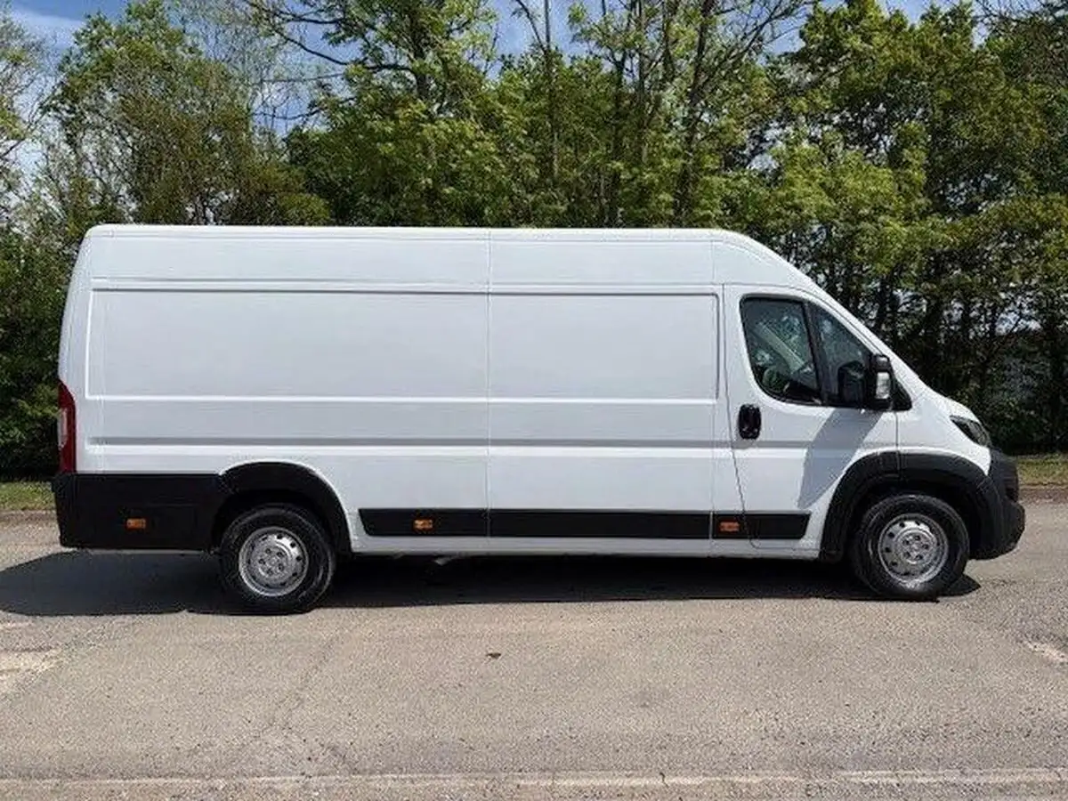 2022-peugeot-boxer-22-bluehdi-professional-435-l4-h2-big-7