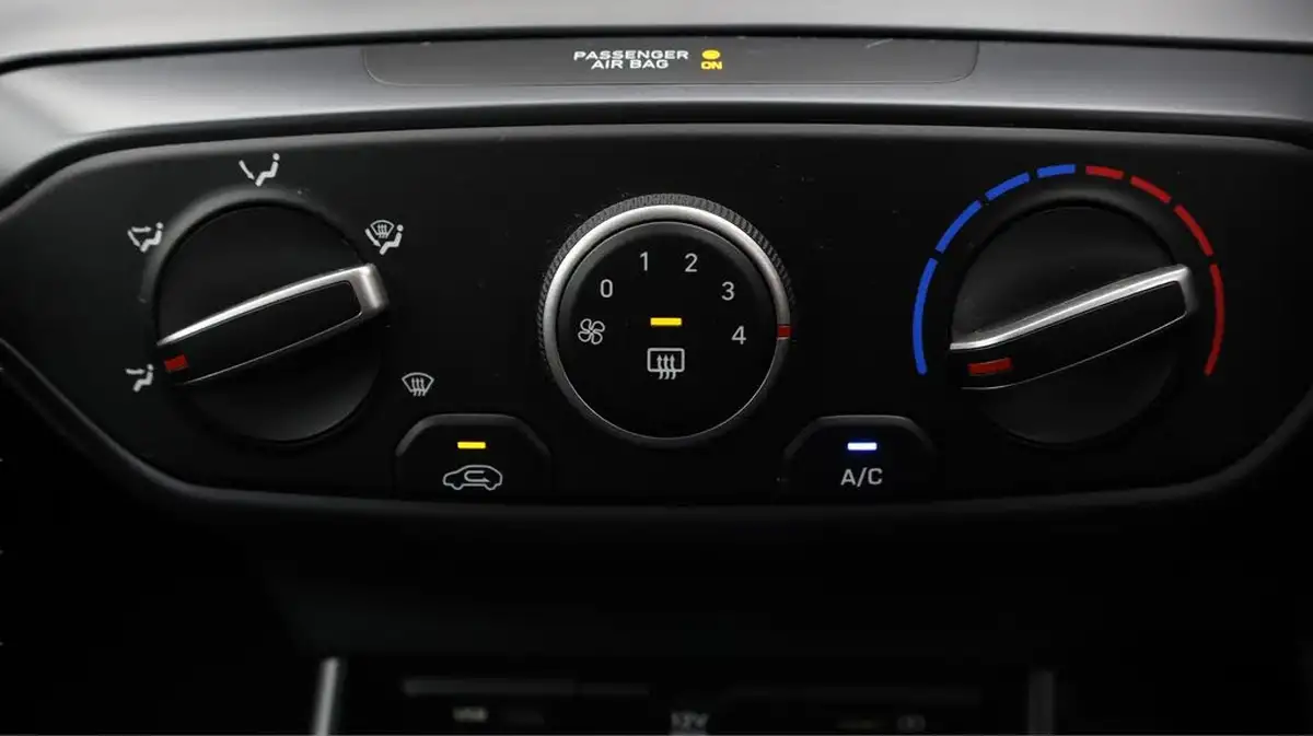 2022-hyundai-i20-10-t-gdi-se-connect-dct-big-12