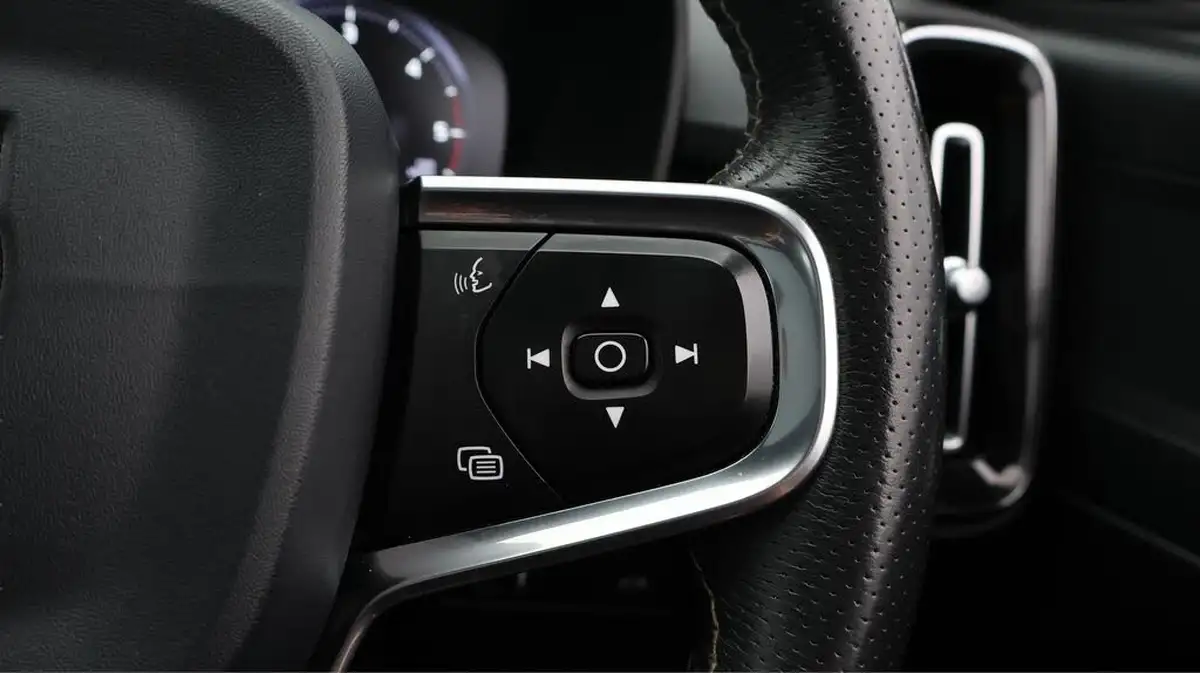 2019-volvo-xc40-20td-d3-r-design-pro-awd-geartronic-big-28