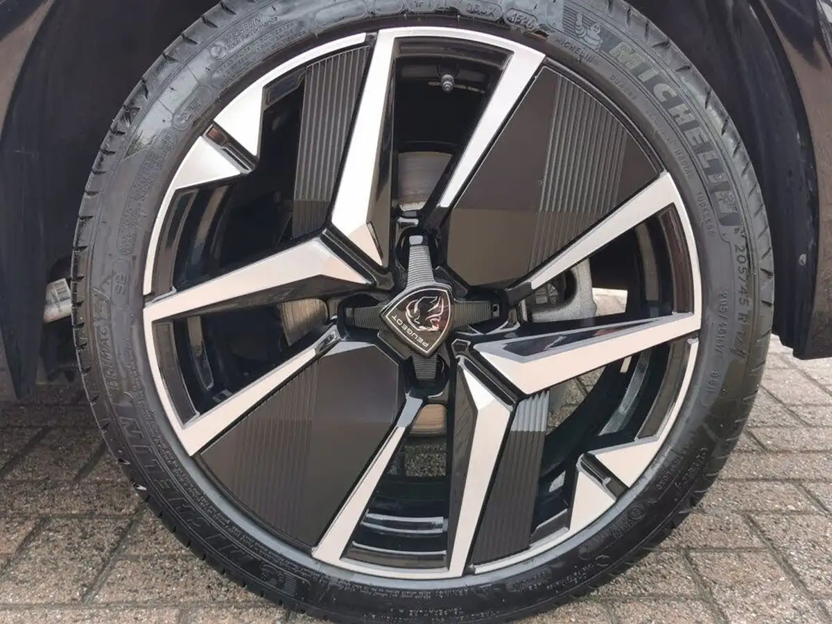 2024-peugeot-208-e-gt-156ps-51kwh-big-29