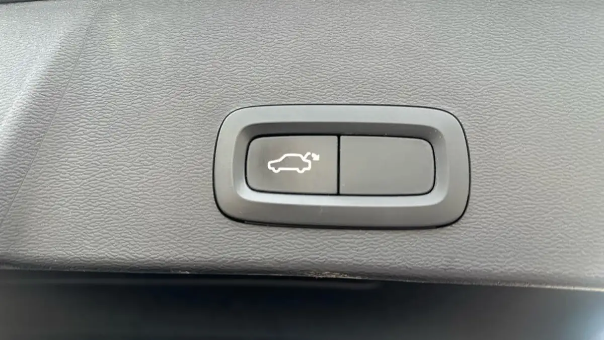 2020-volvo-xc40-20td-d4-r-design-big-23