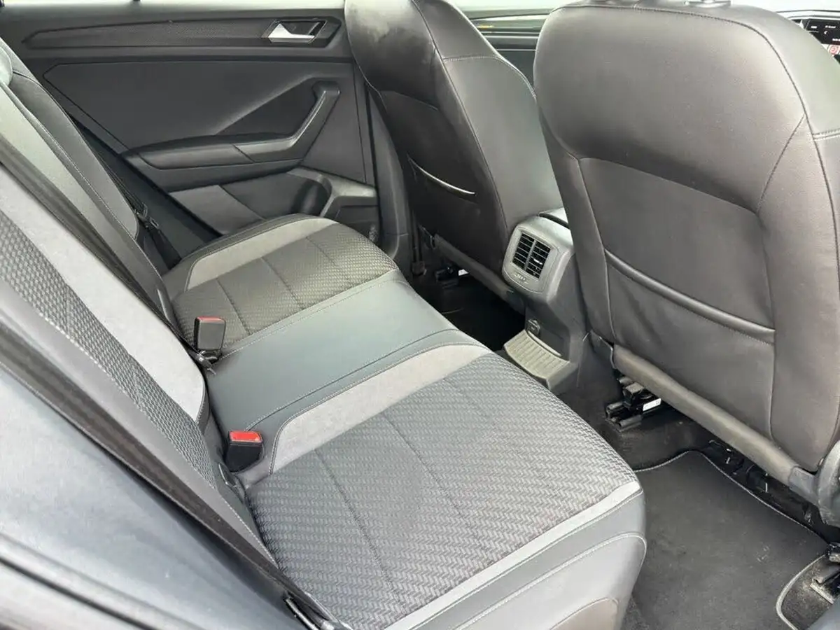 2019-volkswagen-t-roc-16tdi-r-line-big-43