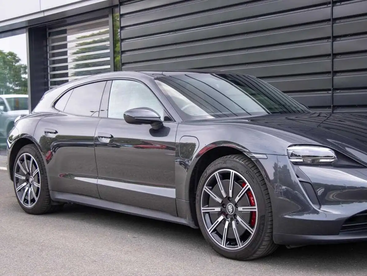 2023-porsche-taycan-e-4s-sport-turismo-571ps-performance-battery-plus-big-17