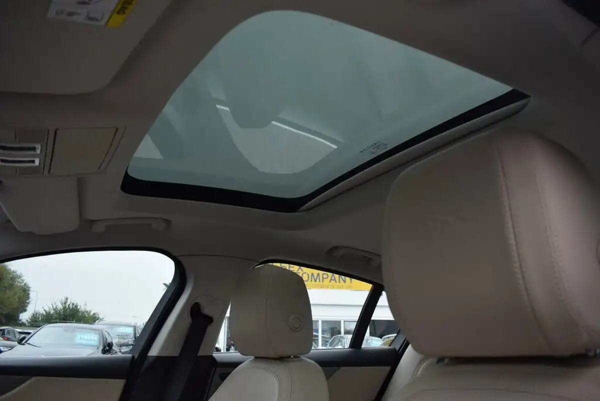 2019-jaguar-xe-20i-se-250ps-big-2