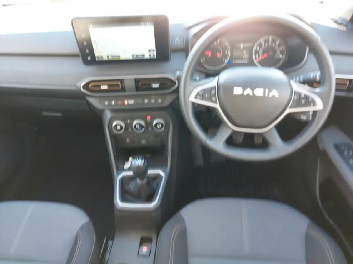 2024-dacia-sandero-stepway-10-tce-extreme-90bhp-big-6