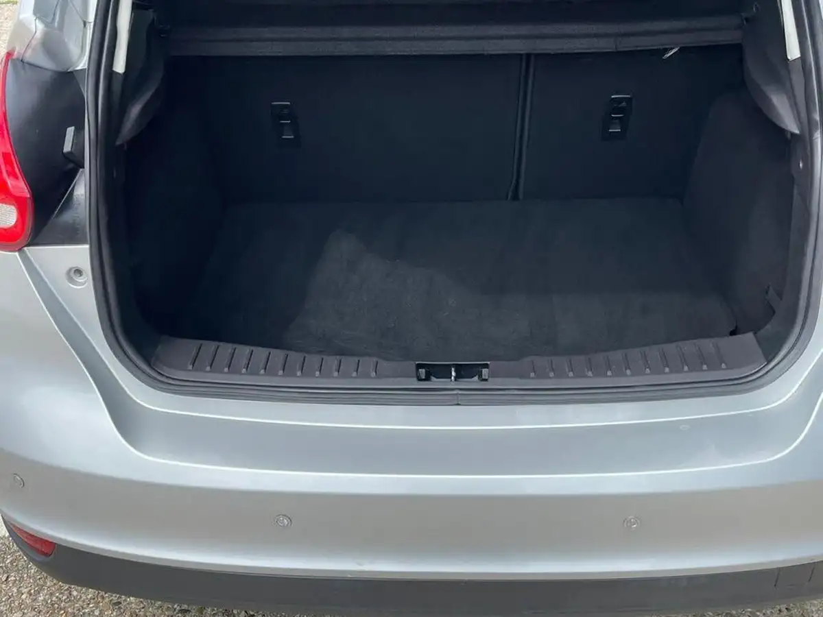 2015-ford-focus-10-zetec-t-125ps-hatchback-big-56