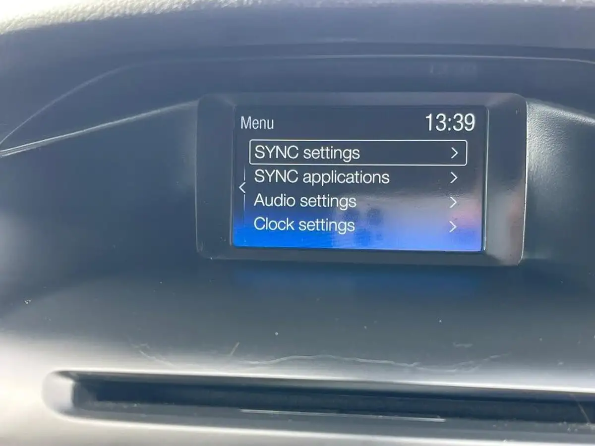 2015-ford-focus-10-zetec-t-125ps-hatchback-big-8