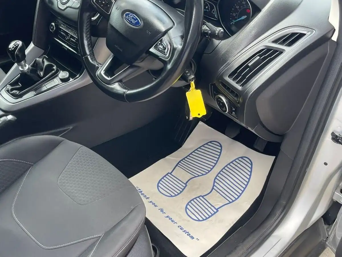 2015-ford-focus-10-zetec-t-125ps-hatchback-big-32