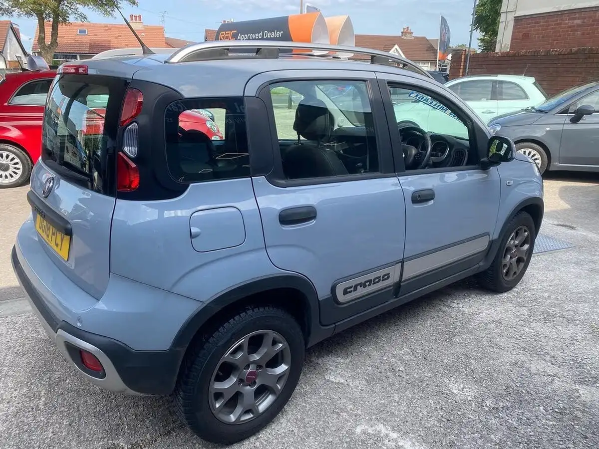 2018-fiat-panda-12-city-cross-style-pack-big-5