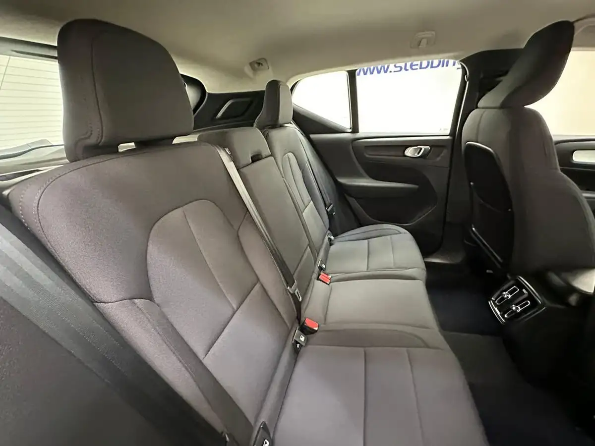 2020-volvo-xc40-20td-d3-momentum-geartronic-big-16