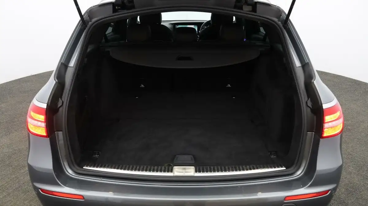 2018-mercedes-benz-e-class-20d-e220d-amg-line-ss-estate-5d-big-16
