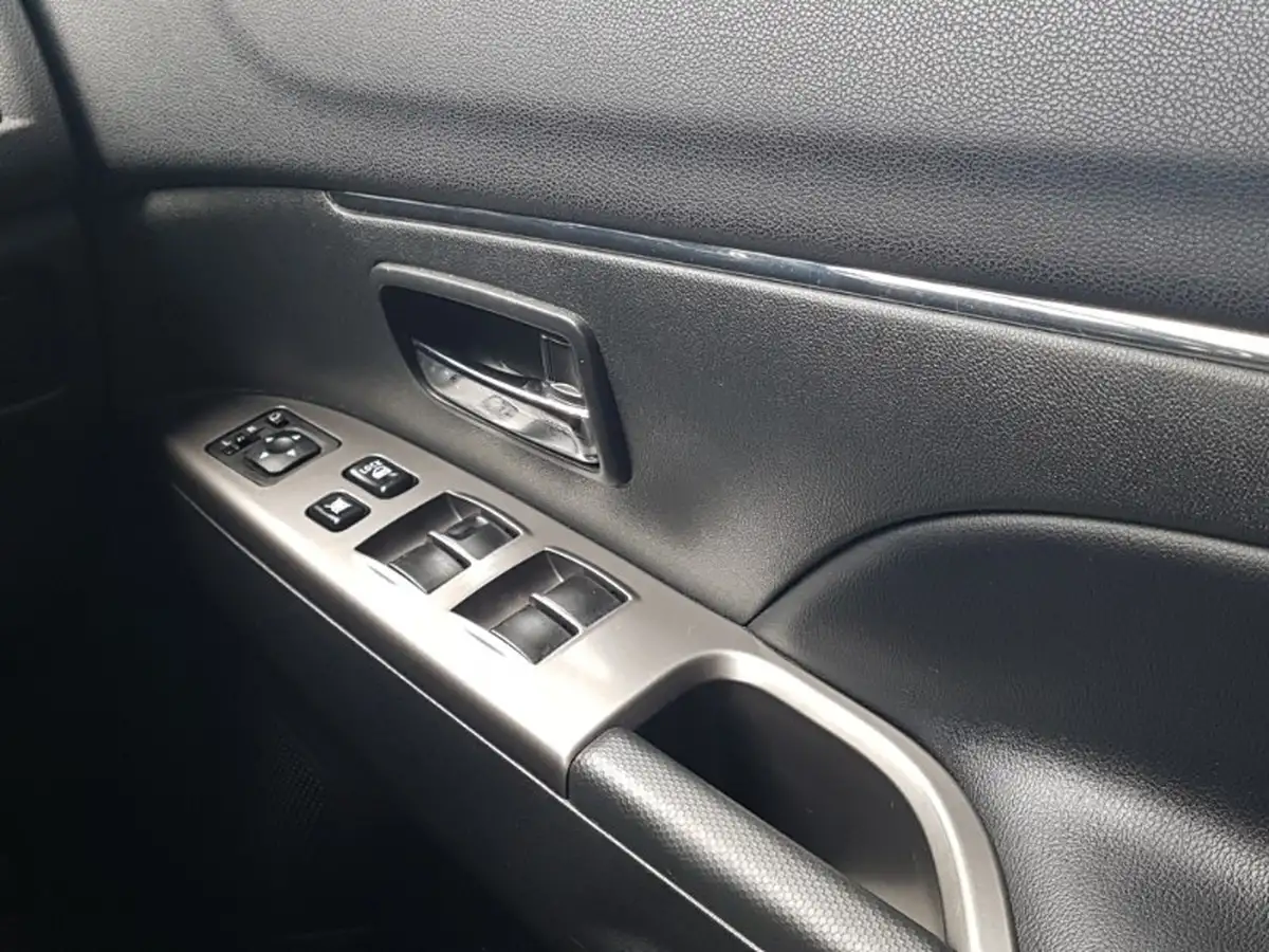 2024-jeep-avenger-12-gse-summit-e-hybrid-48v-auto-big-18