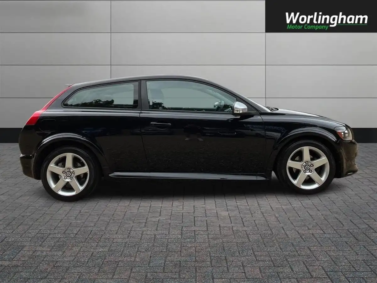2009-volvo-c30-16-r-design-big-7