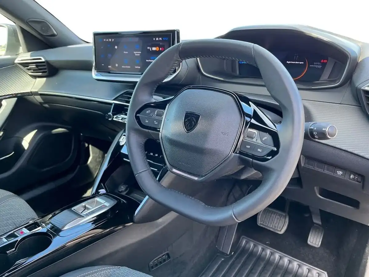 2024-peugeot-2008-suv-e-allure-136ps-50kwh-big-7