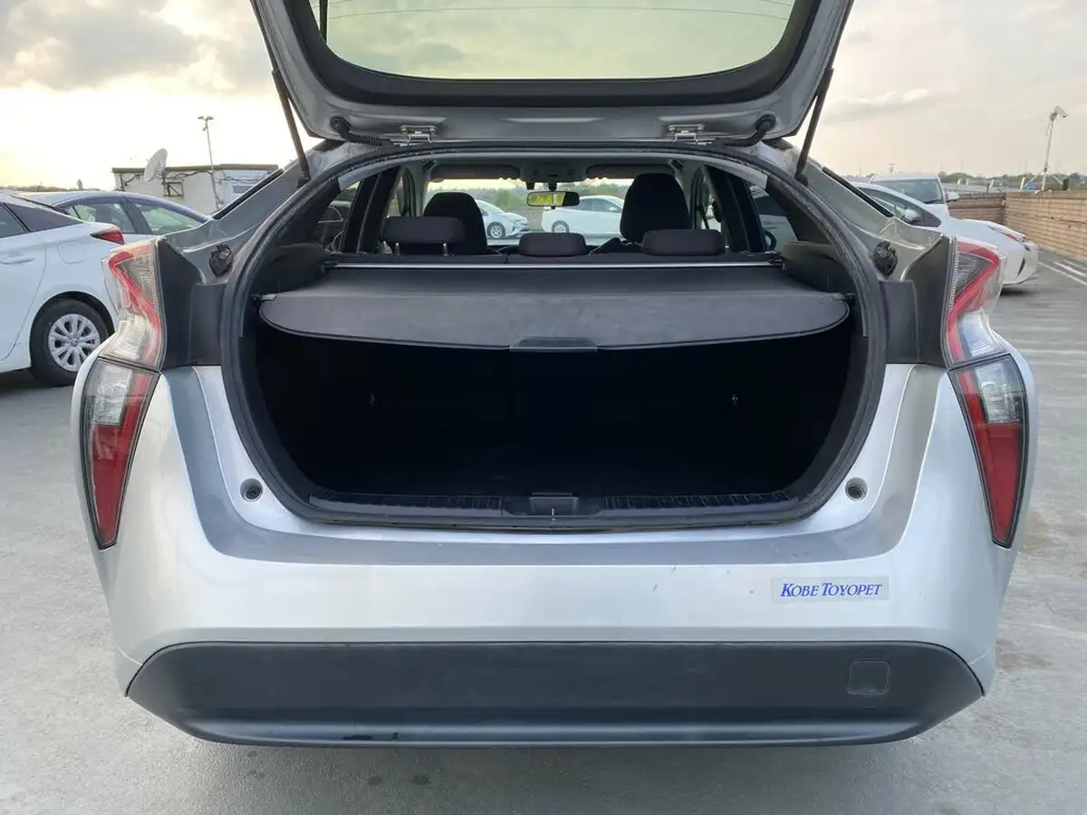 2018-toyota-prius-hybrid-big-18