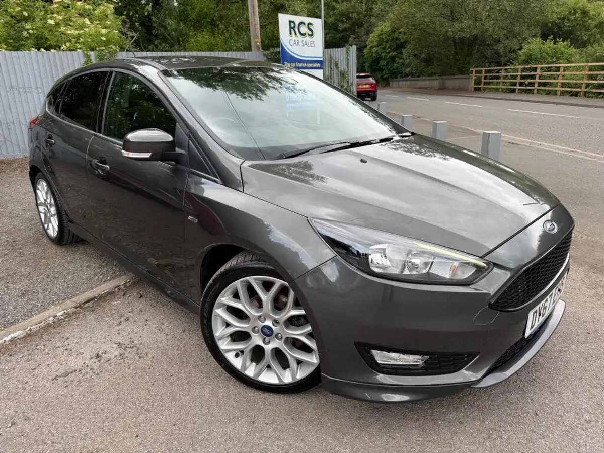 2017-ford-focus-15tdci-st-line-hatchback-big-0