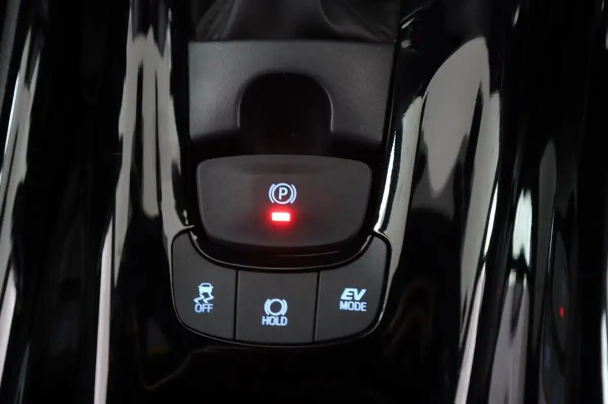 2021-toyota-c-hr-18-vvt-i-design-big-20