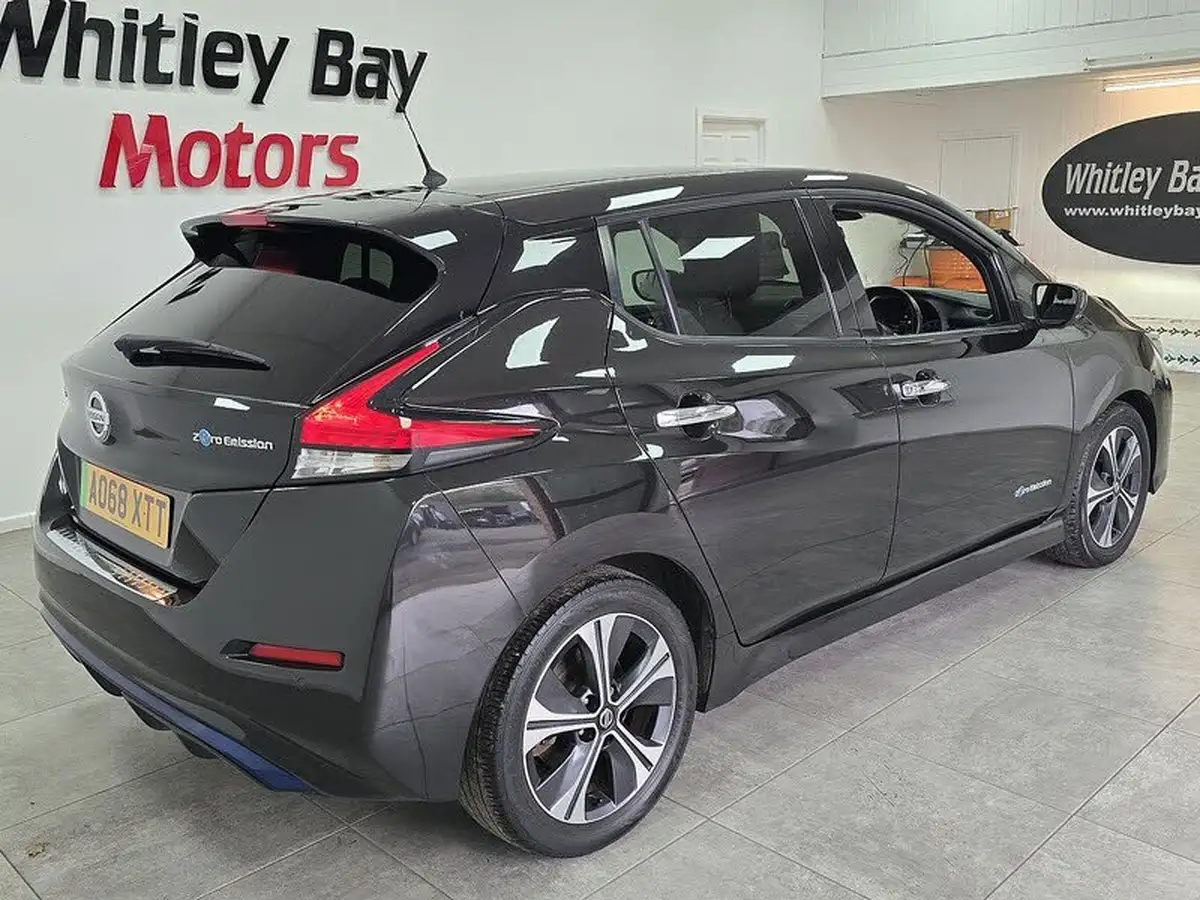 2018-nissan-leaf-e-tekna-110kw-big-2