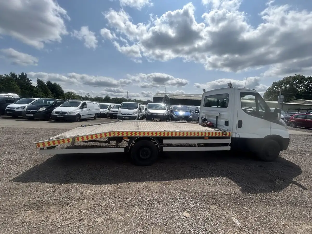 2016-iveco-daily-s-class-23td-35s11-4100-big-12