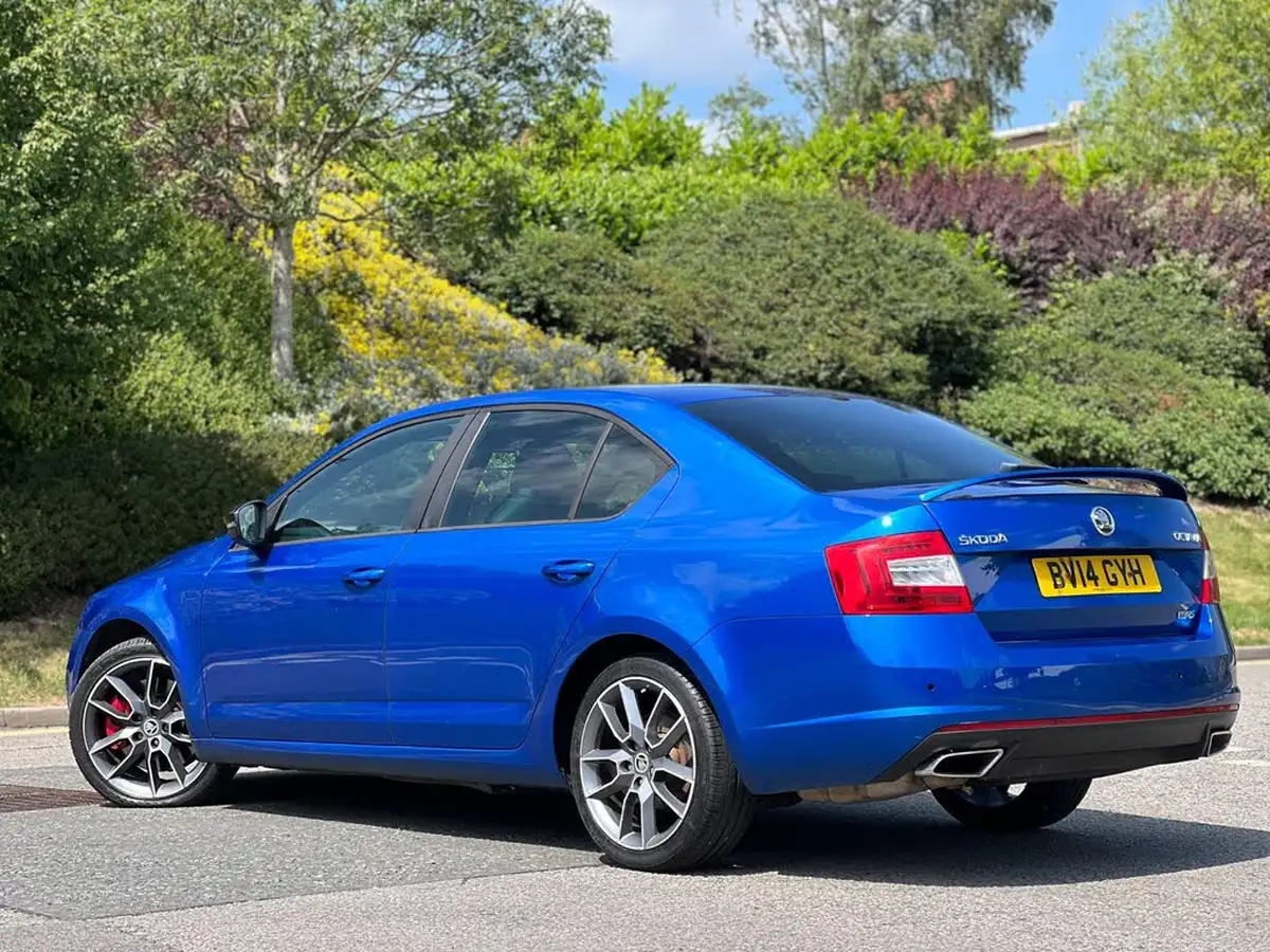 2014-skoda-octavia-20tdi-vrs-hatchback-dsg-big-12