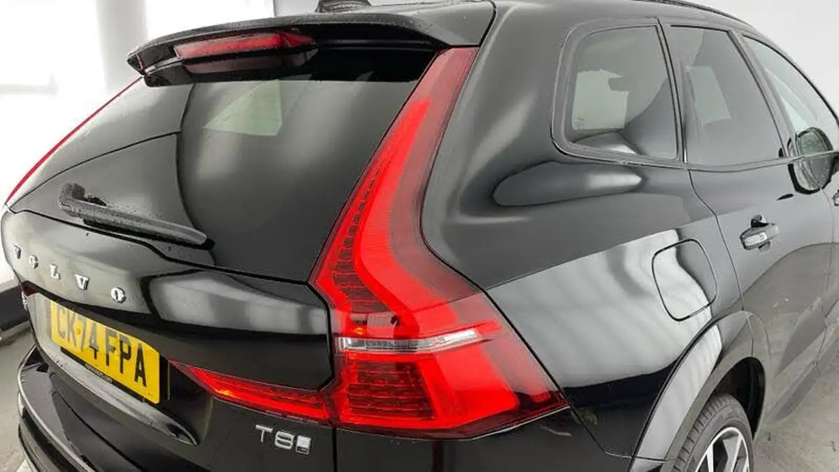 2024-volvo-xc60-20-t8-ultimate-dark-big-28