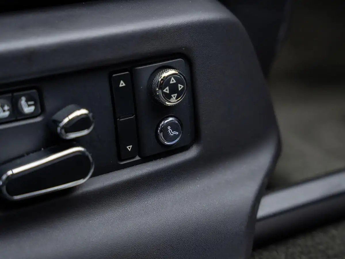 2019-bentley-bentayga-40-v8-big-44