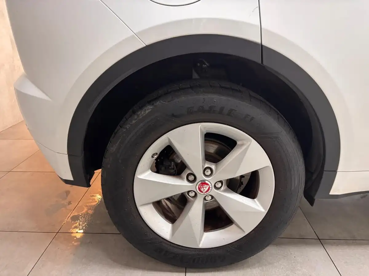 2019-jaguar-e-pace-20-i4d-r-dynamic-s-150ps-big-5