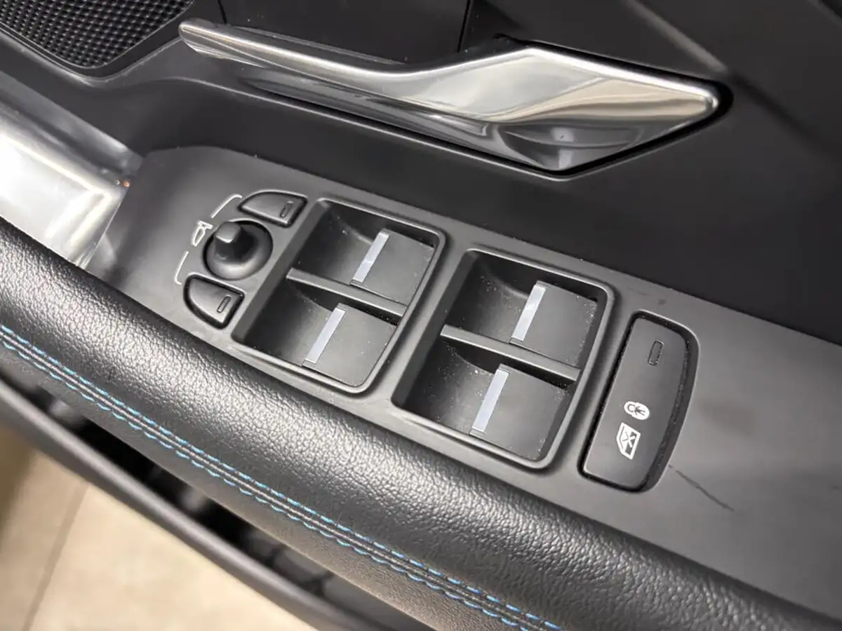 2019-jaguar-e-pace-20-i4d-r-dynamic-s-150ps-big-29
