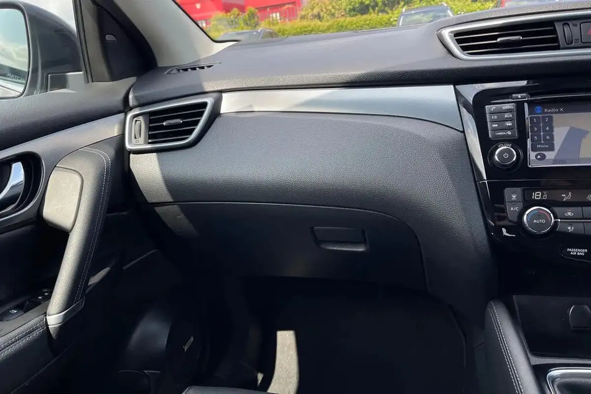 2017-nissan-qashqai-15dci-tekna-big-19