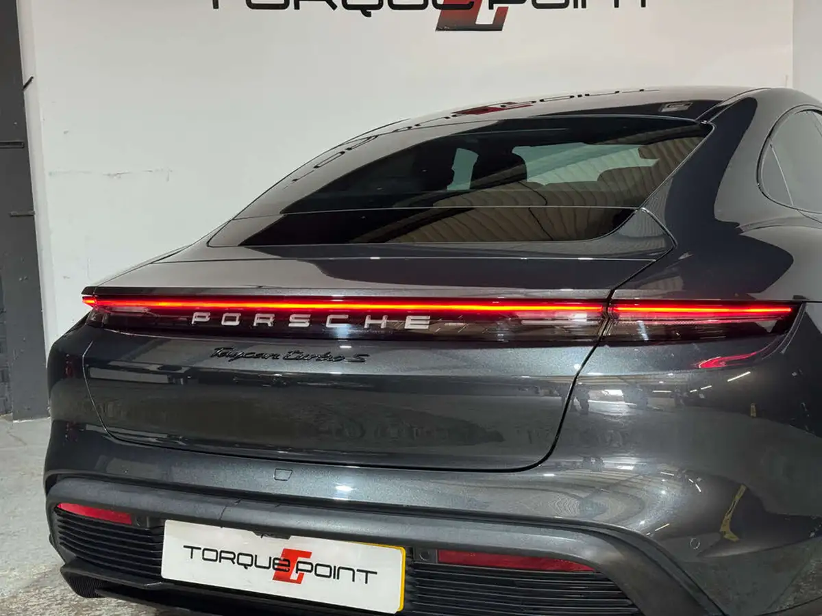 2020-porsche-taycan-e-turbo-s-big-38