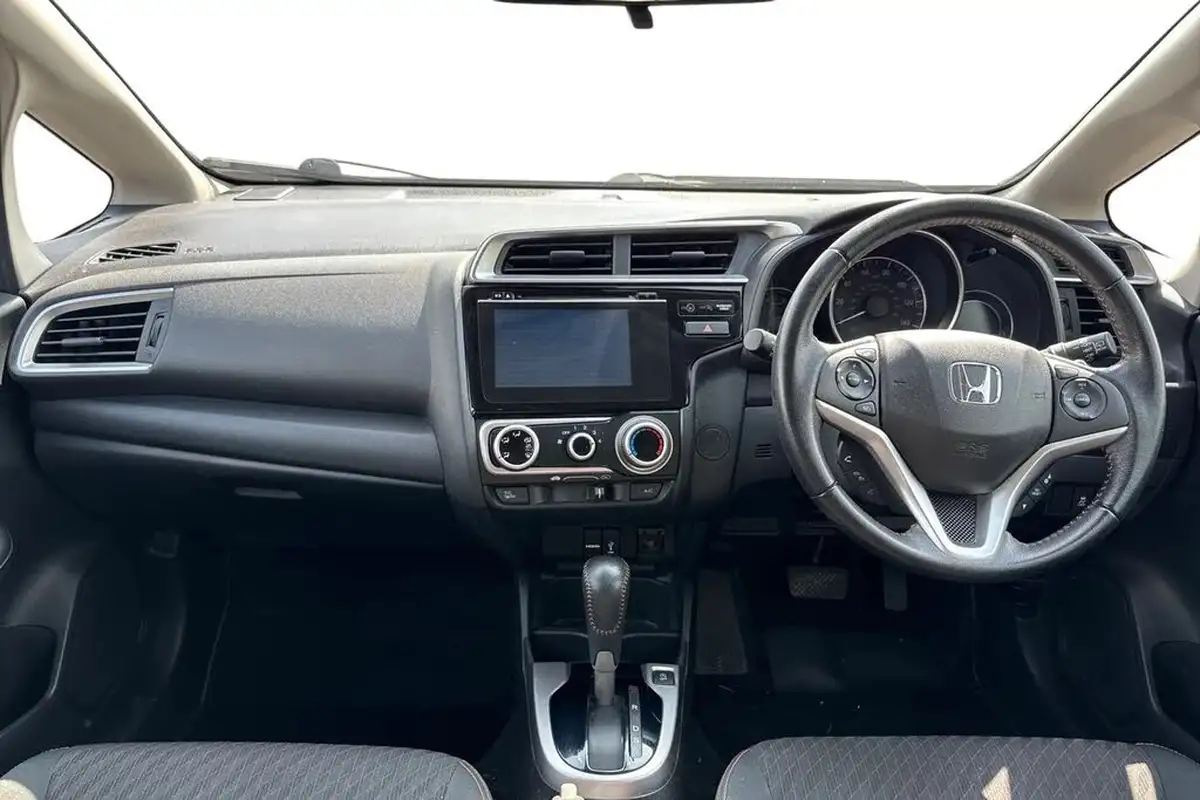 2018-honda-jazz-15-i-vtec-sport-navi-cvt-big-16