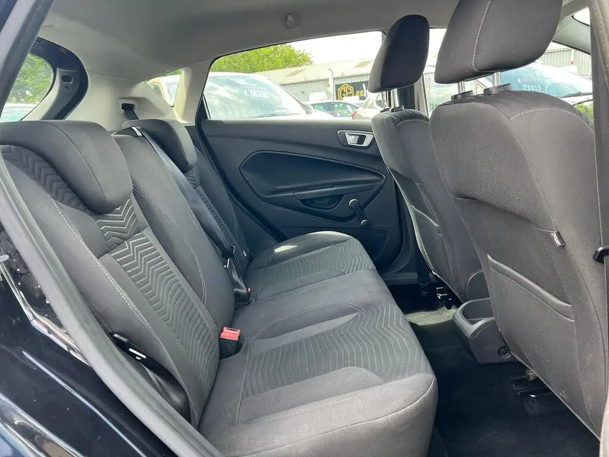 2014-ford-fiesta-125-zetec-5d-big-9