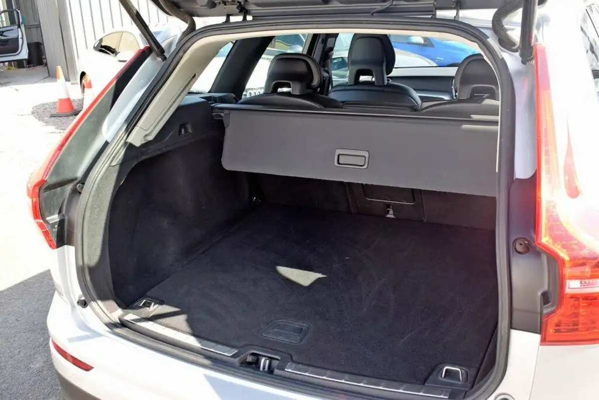2017-volvo-xc60-20td-d4-momentum-geartronic-big-24