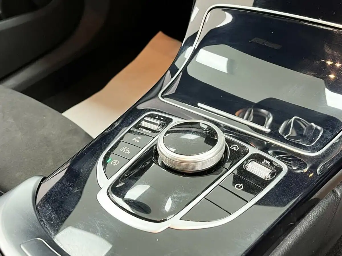 2019-mercedes-benz-c-class-20-c300-amg-line-ss-saloon-4d-big-23