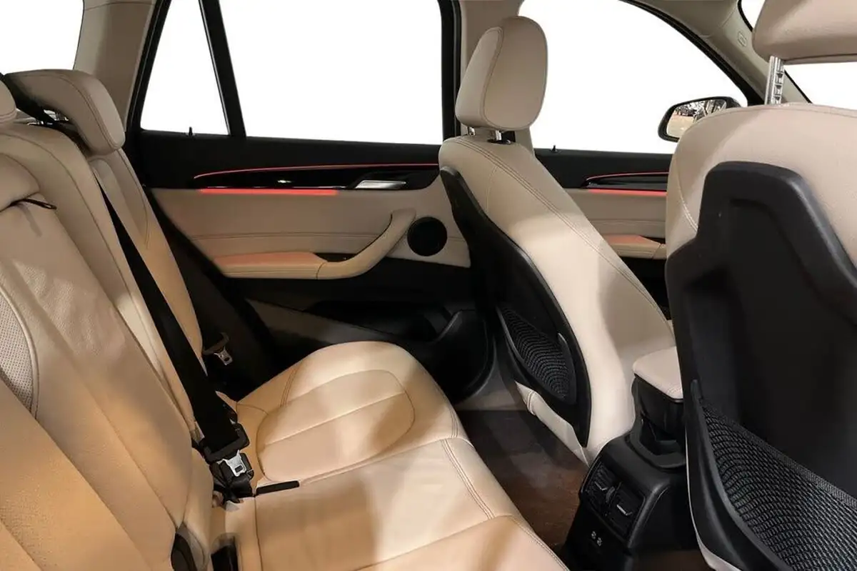 2021-bmw-x1-15-sdrive18i-xline-big-9