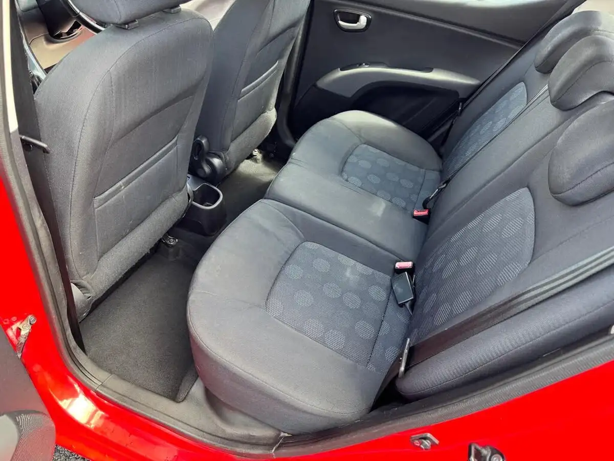 2011-hyundai-i10-12-style-76bhp-big-18