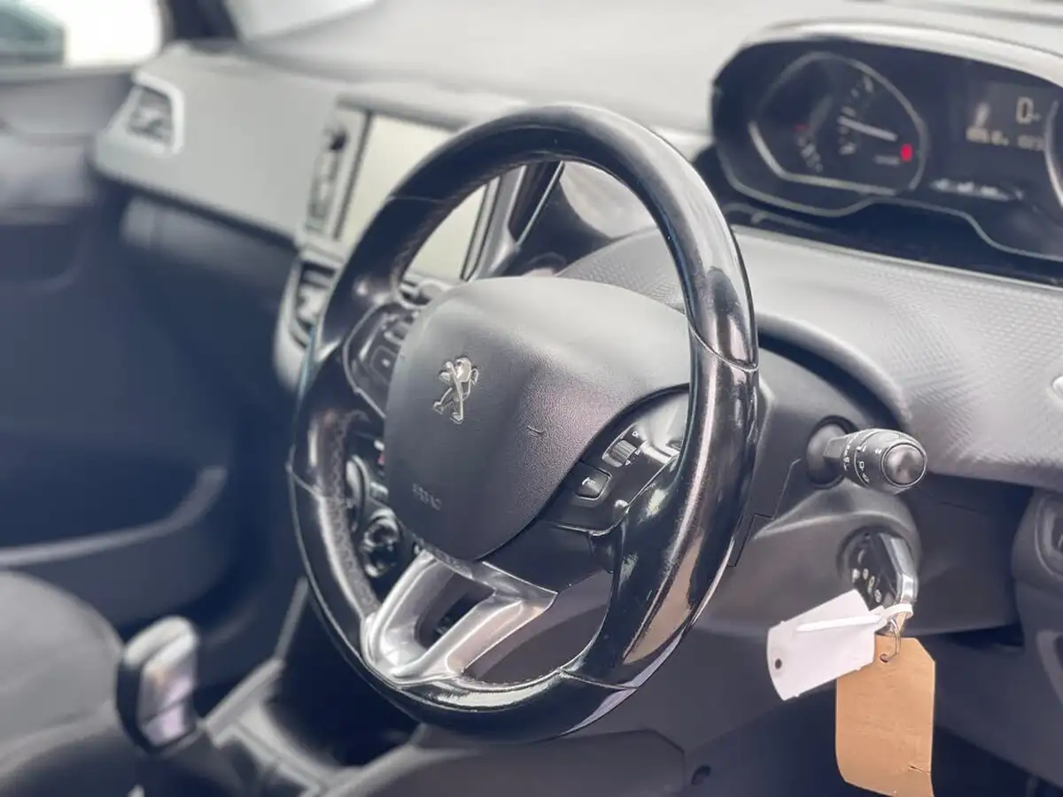 2016-peugeot-208-16bluehdi-allure-75bhp-5d-big-14