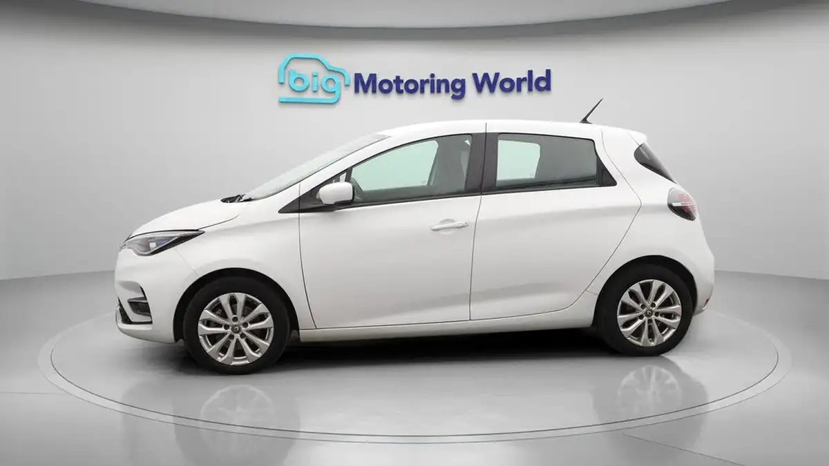 2021-renault-zoe-e-iconic-110ps-r110ev50-rapid-charge-big-4