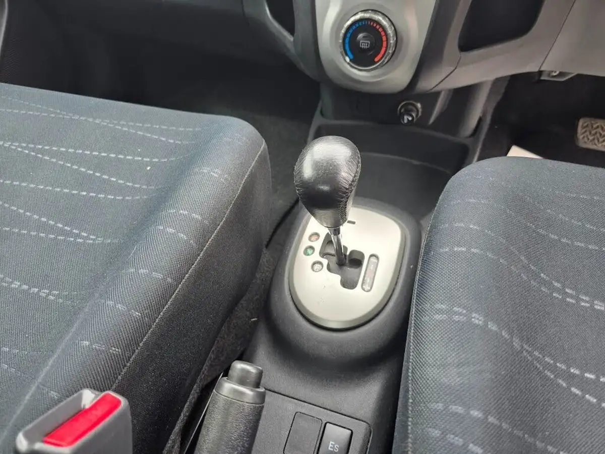 2007-toyota-yaris-13-zinc-5d-mmt-big-13