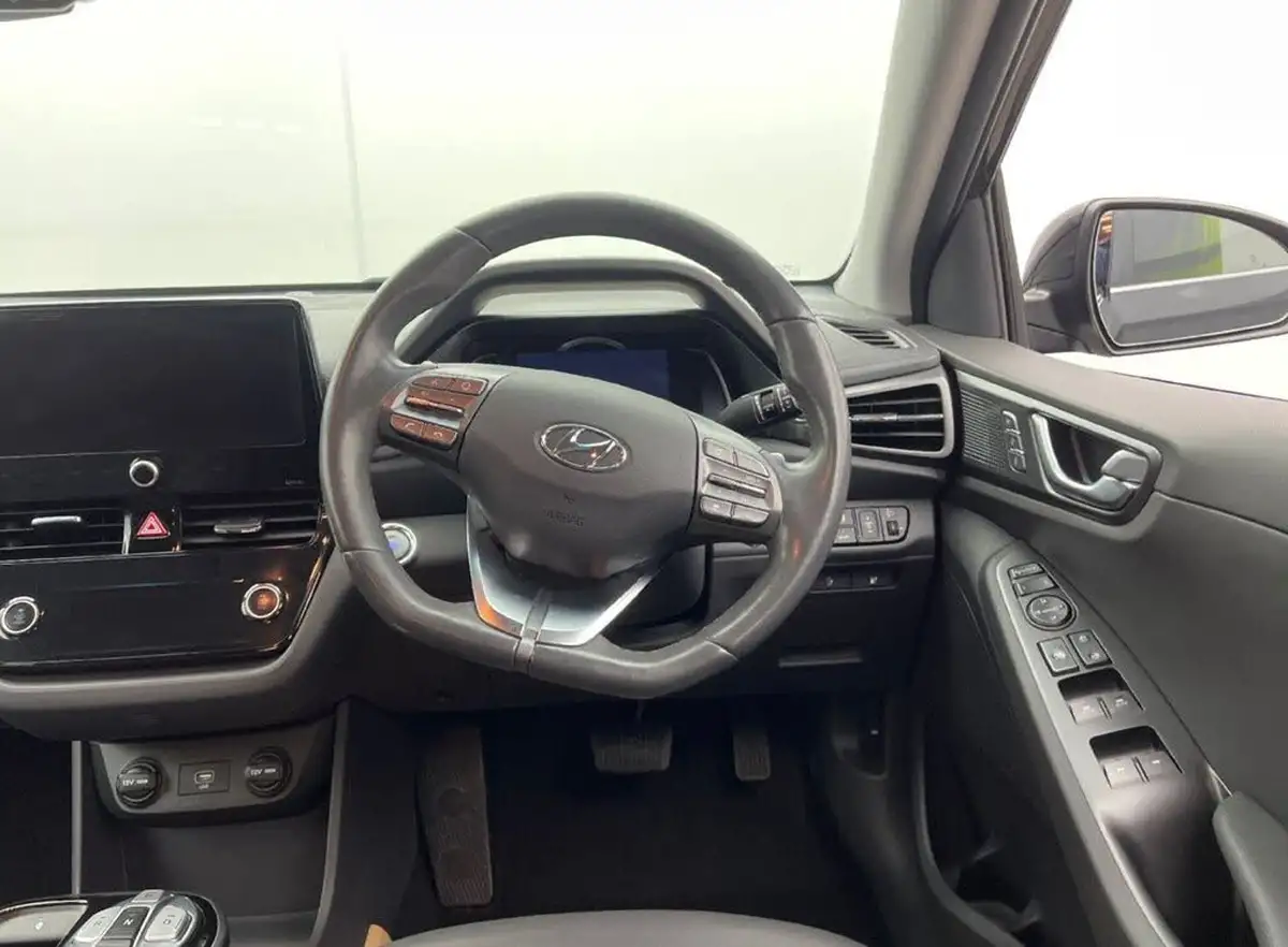 2021-hyundai-ioniq-e-premium-se-electric-100kw-big-8