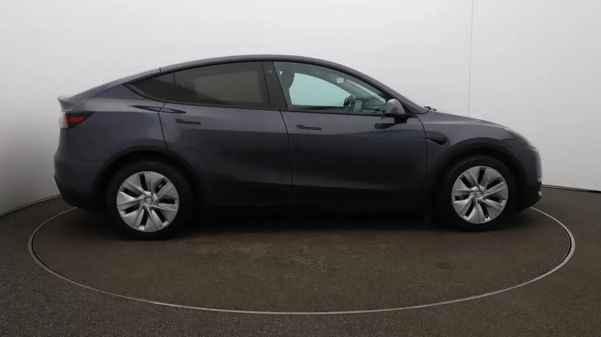 2022-tesla-model-y-e-long-range-big-50