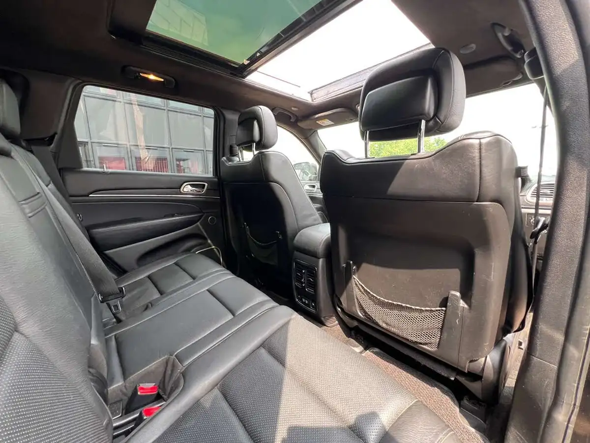 2016-jeep-grand-cherokee-30crd-summit-big-23