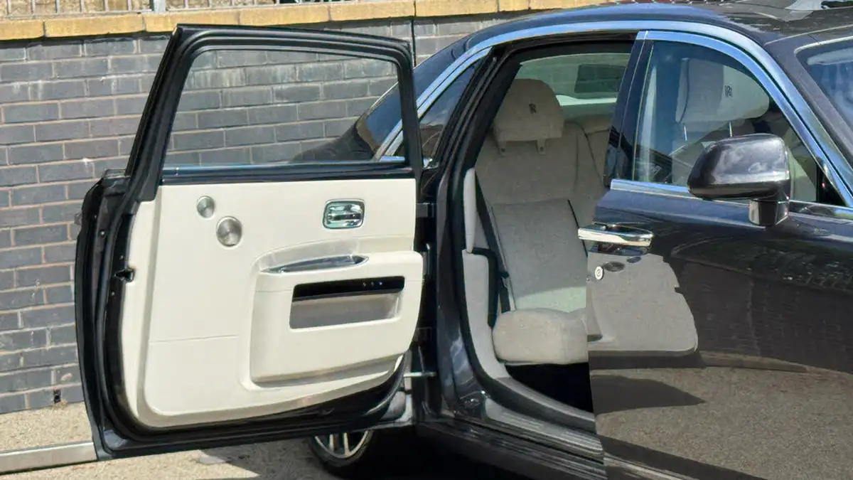 2016-rolls-royce-ghost-66-ewb-big-12