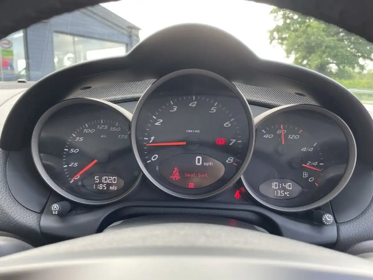 2011-porsche-cayman-29-big-10