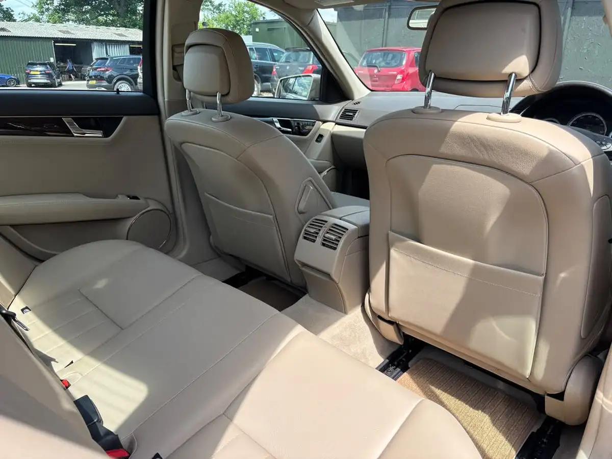 2008-mercedes-benz-c-class-35-c350-elegance-saloon-4d-big-11