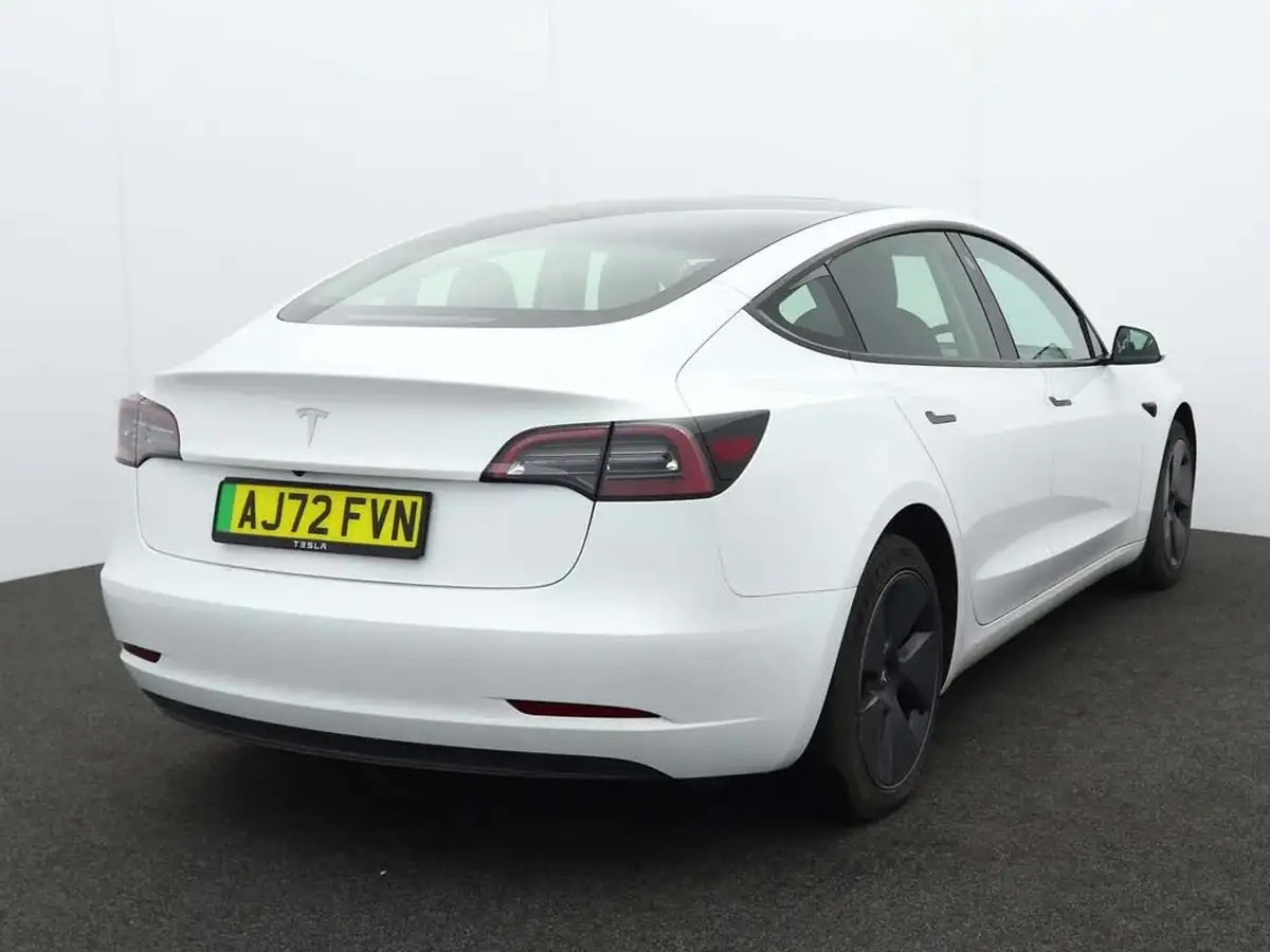 2022-tesla-model-3-e-rwd-big-5