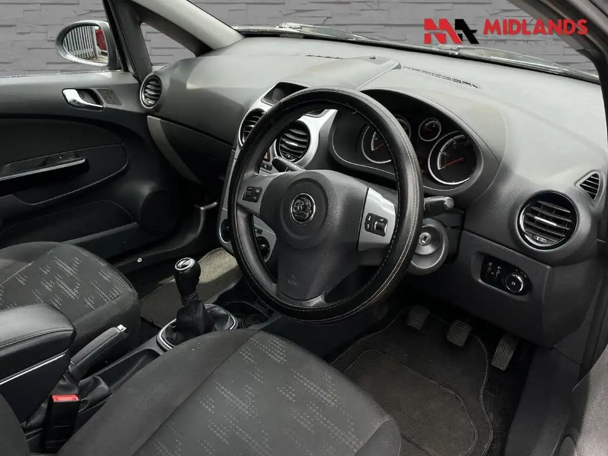 2011-vauxhall-corsa-12-exclusiv-16v-85ps-5d-big-9